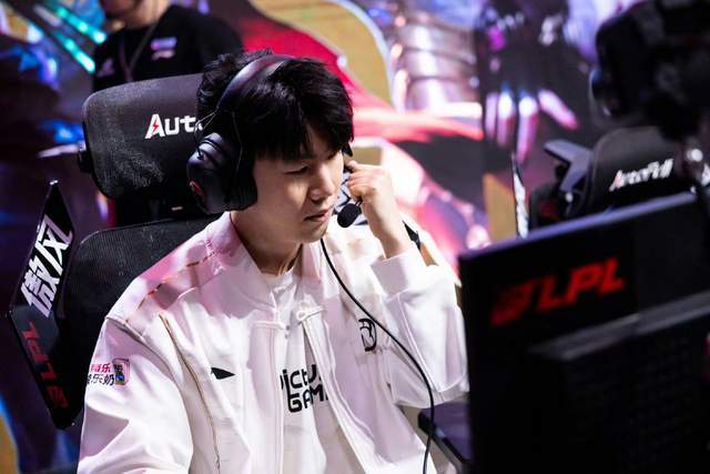 STAR SPORTS-TheShy回归赛场，大胜首场状态亮眼，C9观众沸腾！的简单介绍